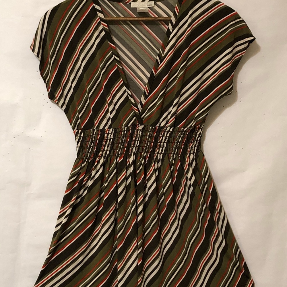 Sirens - Picture 3 of 6